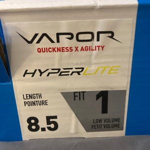 New Bauer Regular Width Size 8.5 Vapor Hyperlite Hockey Skates