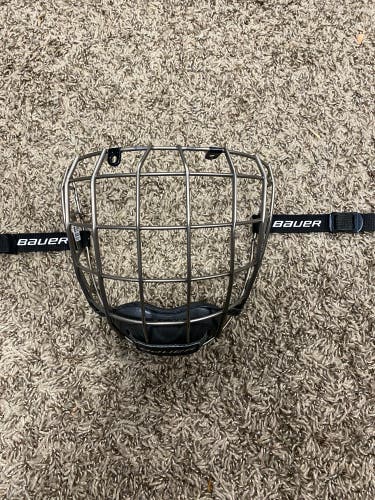 Junior Medium Bauer Re-Akt Cage
