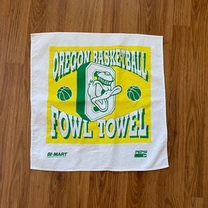 Oregon Ducks NCAA BASKETBALL FOWL TOWEL SUPER AWESOME Original SGA Rally Towel!