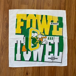 Oregon Ducks NCAA BASKETBALL FOWL TOWEL III SUPER AWESOME Original Rally Towel!