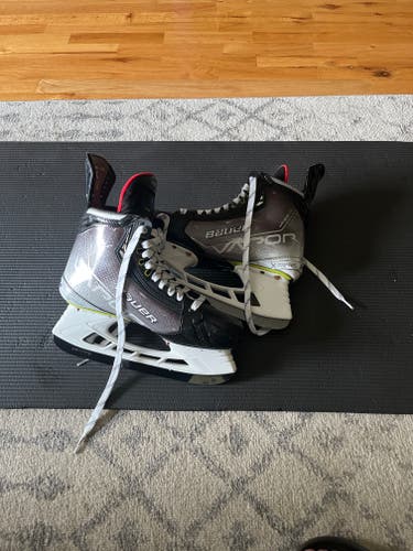 Senior Used Bauer Vapor Hyperlite Hockey Skates Regular Width Size 9
