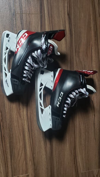 Senior Used CCM JetSpeed FT475 Hockey Skates Regular Width Size 9.5