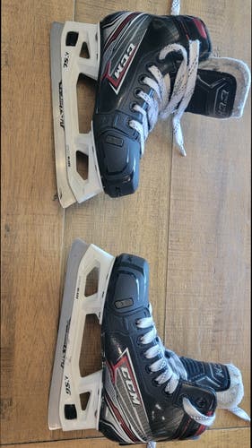 Junior Used CCM Jetspeed ft460 Hockey Goalie Skates Regular Width Size 1