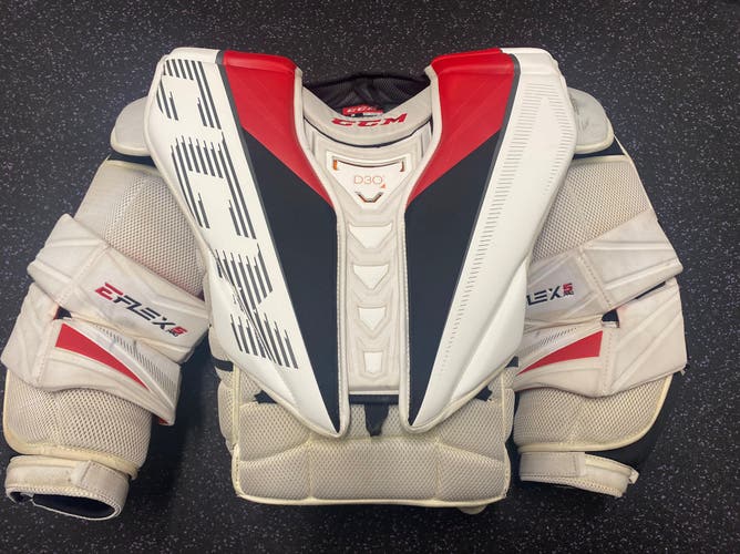 Used Medium CCM Eflex 5 Pro Chest Protector