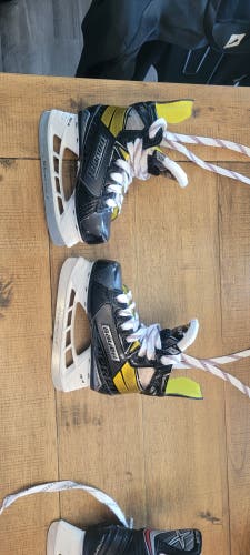 Youth Used Bauer Hockey Skates Regular Width Size 11.5