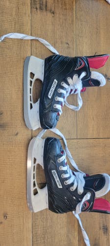 Youth Used Bauer Vapor X300 Hockey Skates Regular Width Size 11