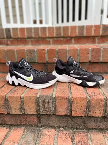 Used Nike Giannis Immortality Senior 6.5 Basketball Shoes