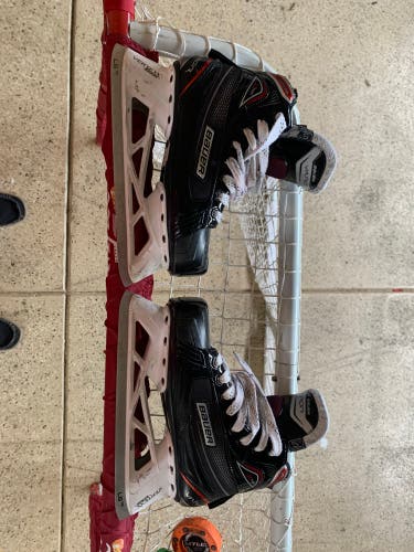 Used Bauer Regular Width  Size 5 Vapor X700 Hockey Goalie Skates