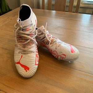 White New Size 7.0 (Women's 8.0) Puma Future Cleats