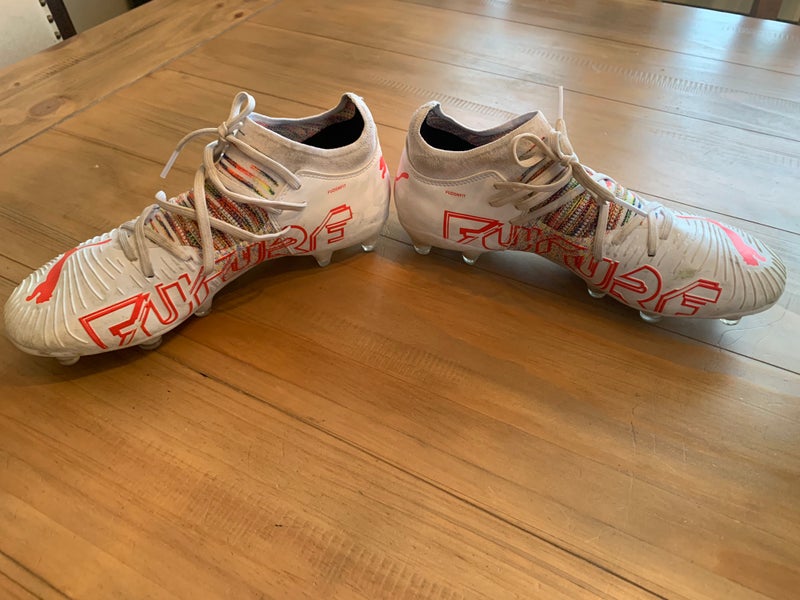 White New Size 7.0 (Women's 8.0) Puma Future Cleats