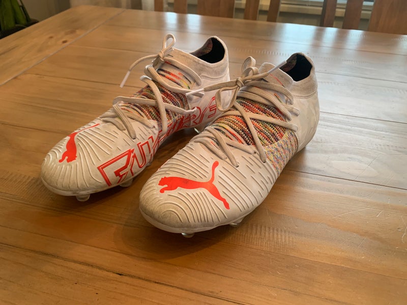 White New Size 7.0 (Women's 8.0) Puma Future Cleats