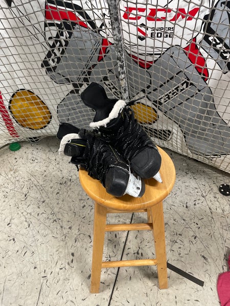 Used CCM Size 3.5 Tacks 9060 Hockey Skates