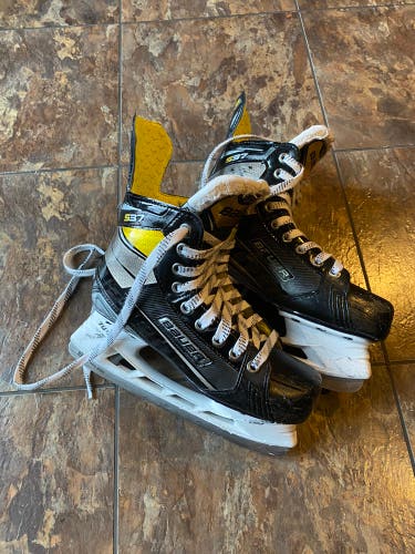 Used Bauer Extra Wide Width Size 4.5 Supreme S37 Hockey Skates