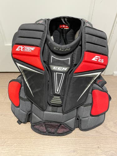 Used Junior Small/Medium CCM Extreme Flex Shield 2.5 Goalie Chest Protector