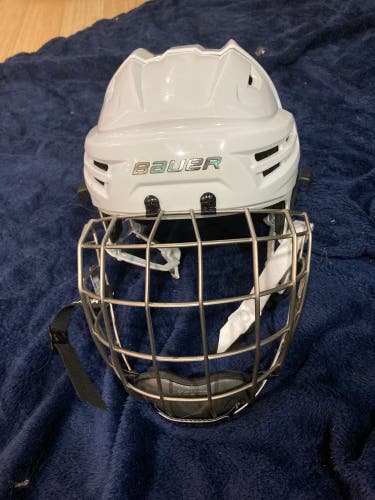 Used Medium Bauer Re-Akt Helmet