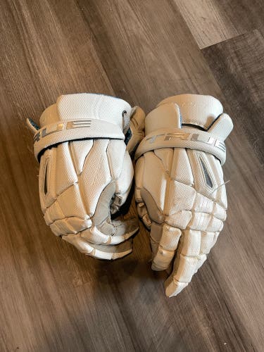 Used True 14" Frequency 2.0 Lacrosse Gloves