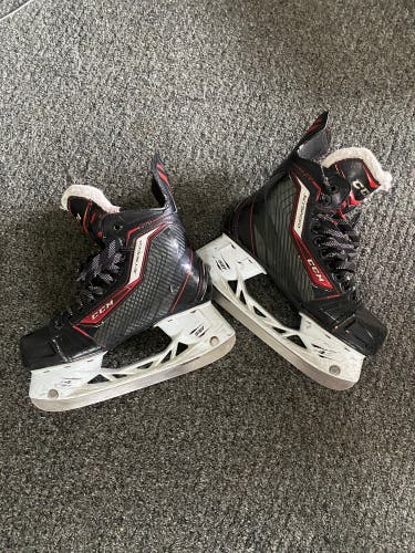 Junior CCM Size 4 JetSpeed 270 Hockey Skates