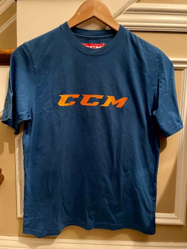 CCM youth xl blue short sleeve T-shirt