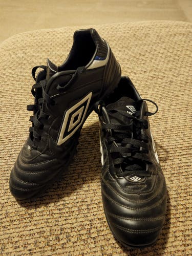 Black Used Men's Size Men's 10.5 (W 11.5) Turf Cleats Umbro Cleats