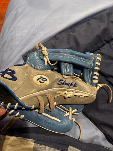 Used Outfield 11.75" Baseball Glove