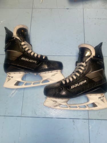 Pro Stock Bauer Supreme UltraSonic Skates Size 7.5