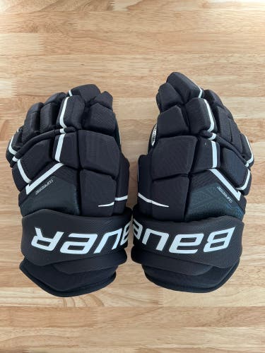 Bauer Supreme Matrix Senior 14” hockey gloves
