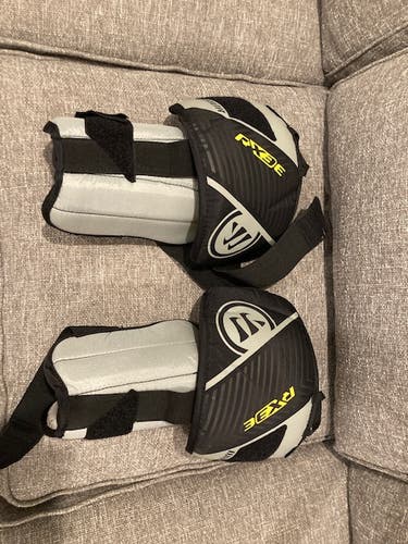 New Warrior Knee Pads, Intermediate, Ritual X3E