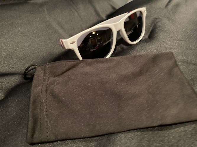 Cleveland Indians Unisex Used Adult One Size Fits All Unbranded Sunglasses