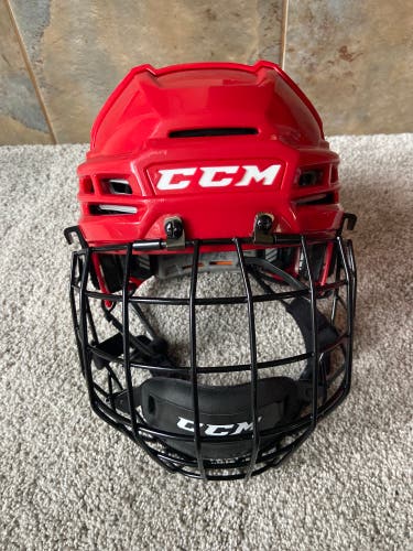Used Medium CCM Tacks 910 Helmet