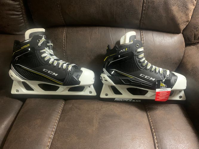 New CCM Regular Width Size 9 AS1 Hockey Goalie Skates