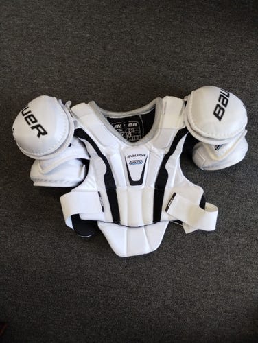 New Senior Large Bauer Pro Shoulder Pads