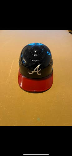 Atlanta braves catching helmet