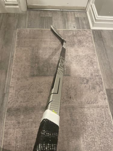 Intermediate Left Hand P92 Silver Custom Vapor Hyperlite Hockey Stick