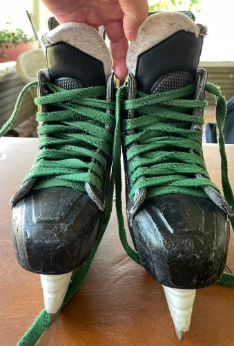 Used Bauer Regular Width  Size 2.5 Nexus 5000 Hockey Skates