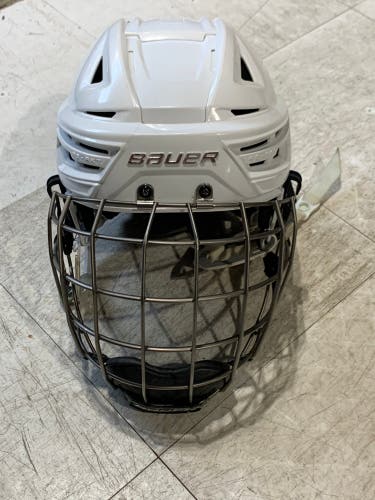 Used Medium Bauer  Re-Akt 150 Helmet