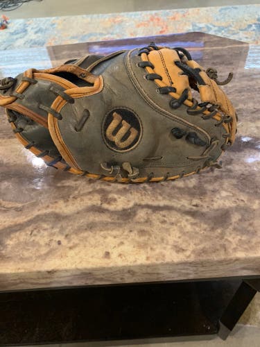 Used Right Hand Throw 32.5" A2000 Baseball Glove