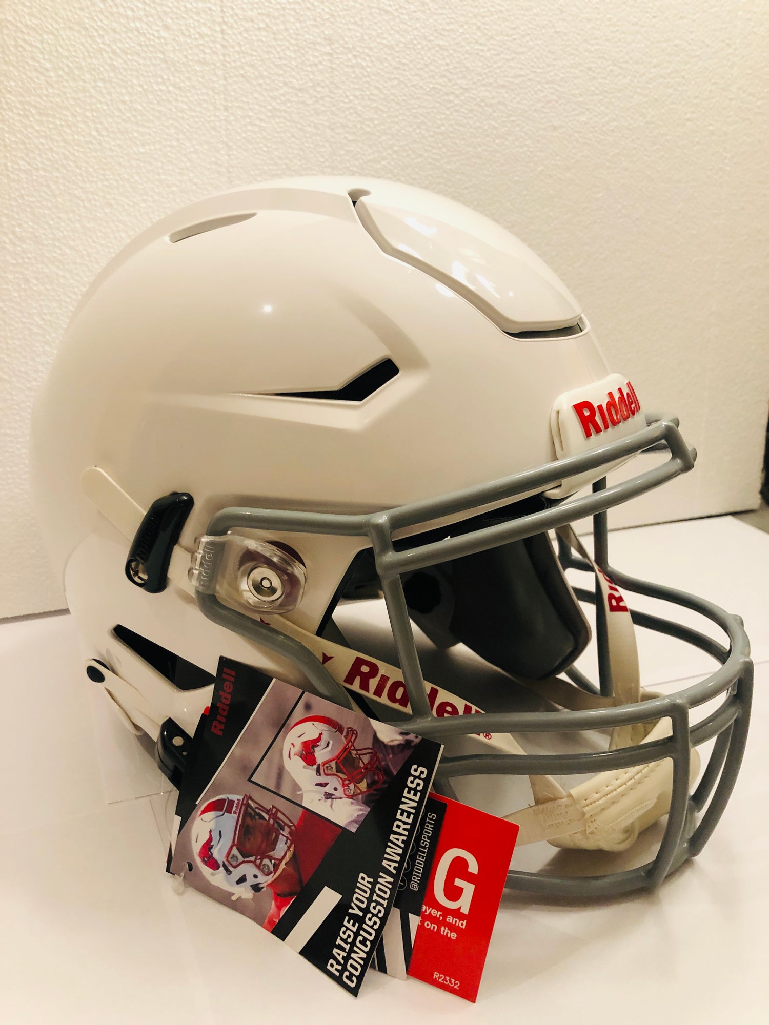 Brand New JUNE 2022 Riddell Speedflex Youth Large Football Helmet