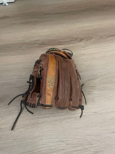 Used Wilson Right Hand Throw Infield A2K Baseball Glove 11.5"