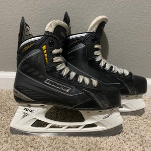 New Bauer Regular Width  Size 3 Supreme Comp Hockey Skates