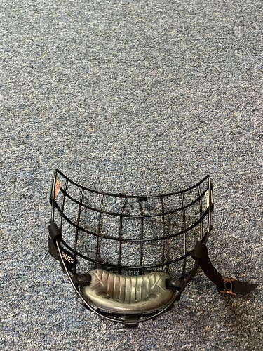 New Medium Bauer Profile II Facemask