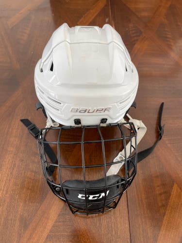 Used Small Bauer Re-Akt 200 Helmet