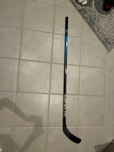 Senior Right Handed P92  Nexus 3N Hockey Stick