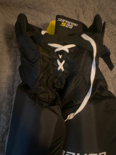 Senior Small Bauer Supreme S29 Hockey Pants