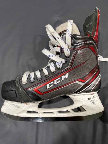 Barely Used CCM Regular Width Size 5 JetSpeed FT390 Hockey Skates with Black Stepsteel Blades