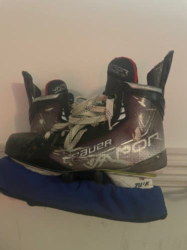 Senior Bauer Size 10 Vapor Hyperlite Hockey Skates