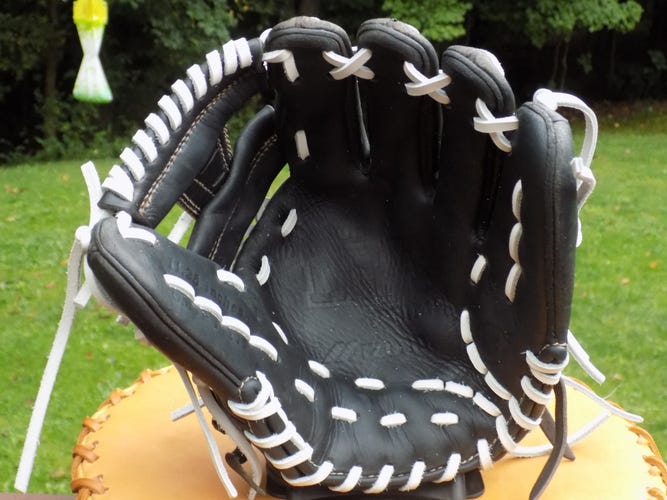 Used Mizuno Right Hand Throw Infield MVP Prime Baseball Glove 11.25"