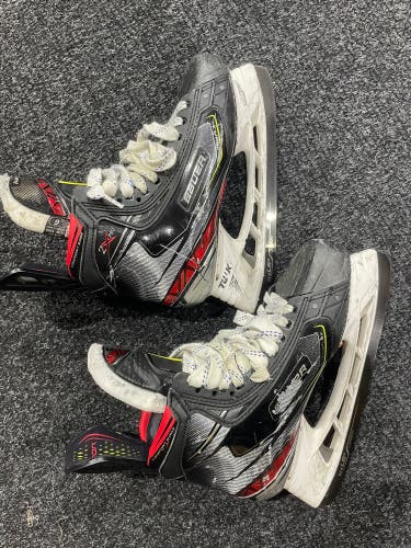 Used Bauer Regular Width  Size 9 Vapor 2X Pro Hockey Skates