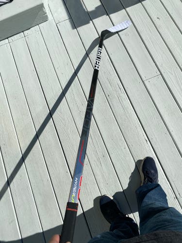 Senior Right Handed P28  Vapor Hyperlite Hockey Stick