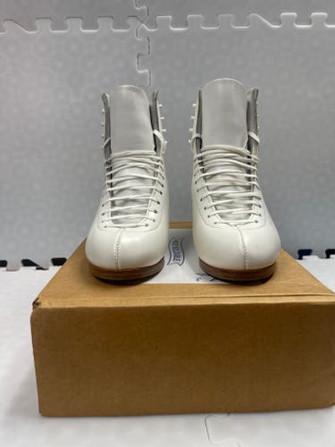 SP-TERI Figure Skates 6.5