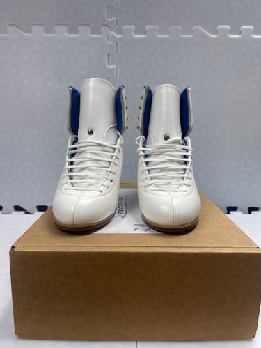 New SP-TERI Figure Skates Size 4B